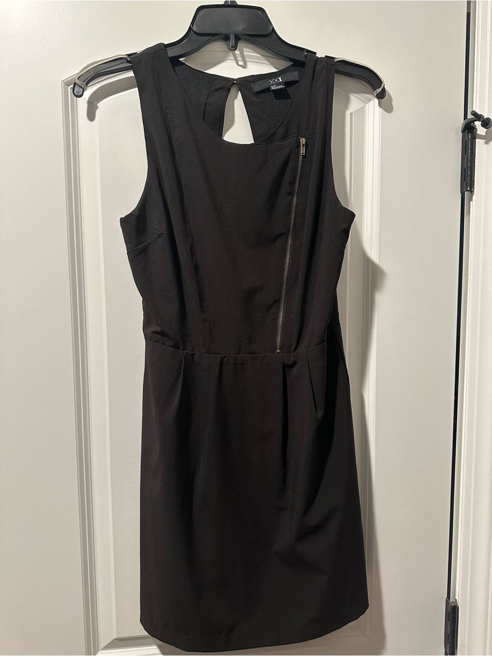 Forever 21 Size S Black Sleeveless Sheath Dress with Zip Detail